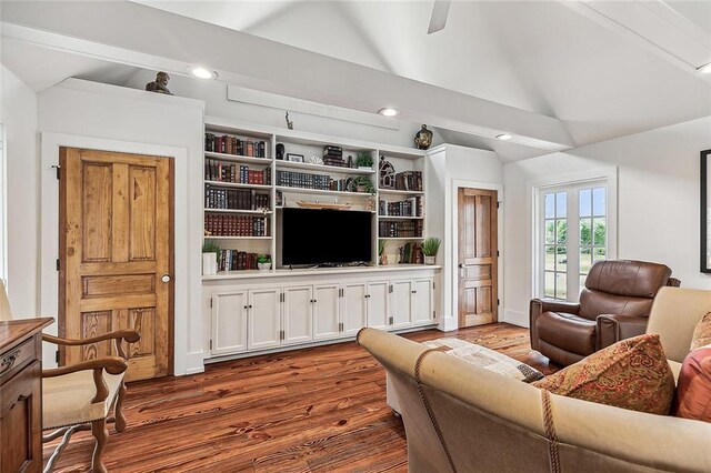 115 Holly St, Mandeville, LA 70448 - living area featuring vaulted ceiling, dark wood-style floors, ceiling fan, and recessed lighting