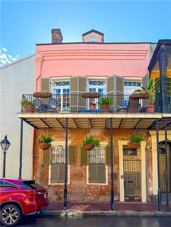 view of building exterior