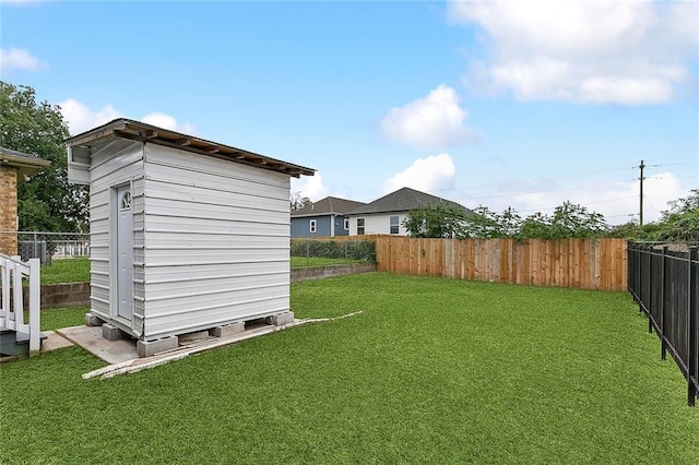 view of yard featuring a storage shed