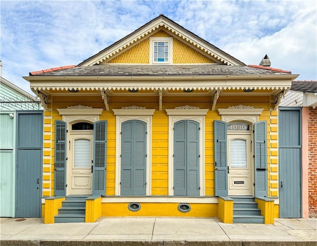 view of front of property