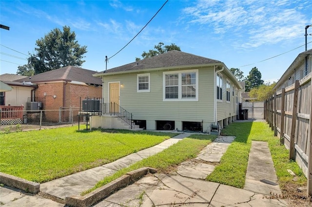 back of house featuring a lawn