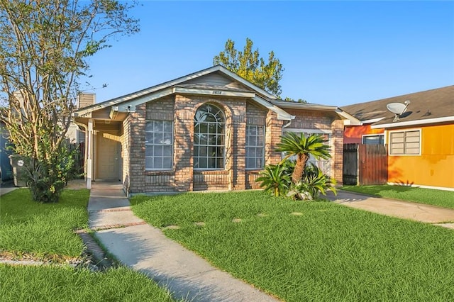 view of front of house with a front lawn