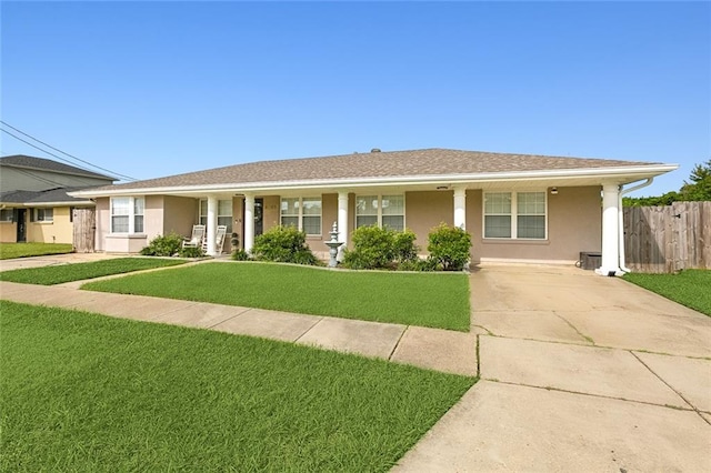 ranch-style house featuring a front lawn and covered porch