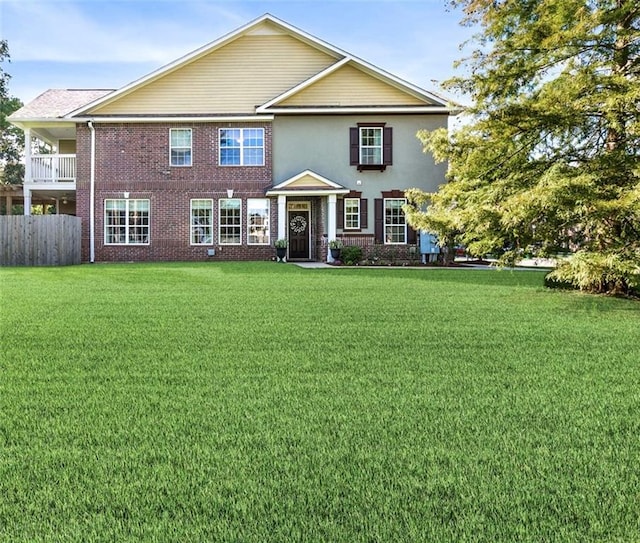 view of front of property featuring a front yard