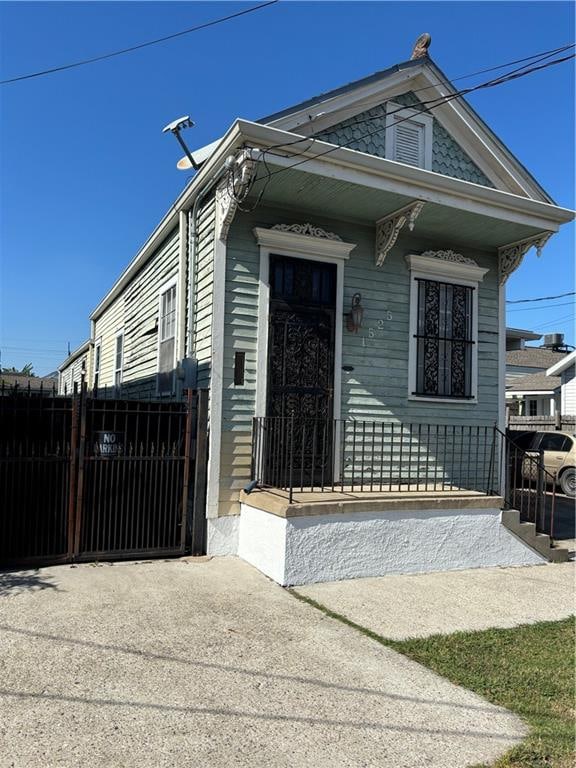 view of front of house