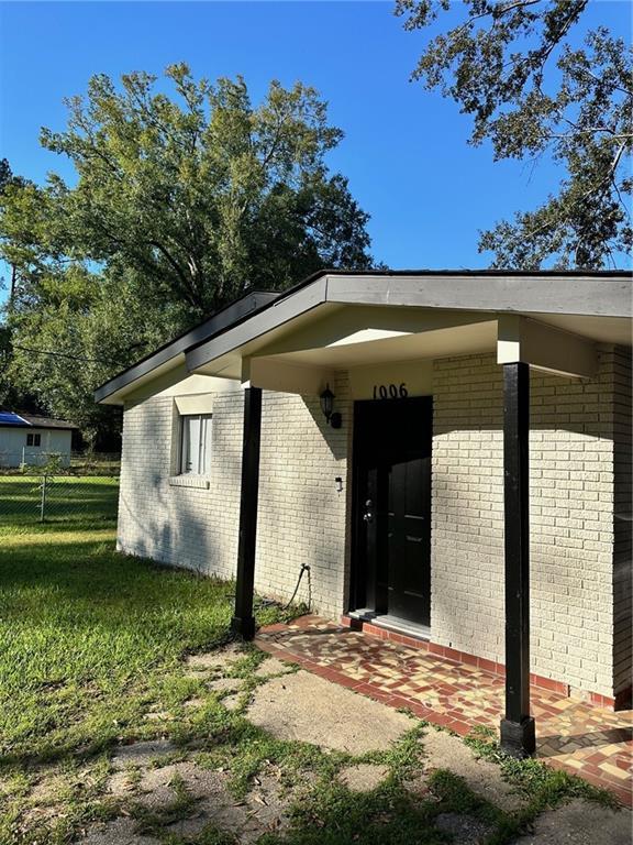 property entrance with a yard