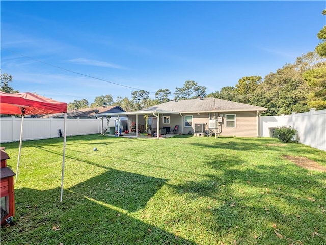 view of yard featuring a patio