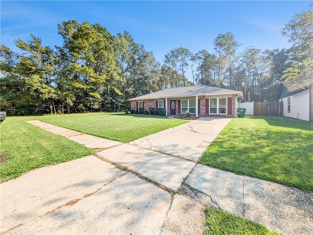 single story home with a front lawn