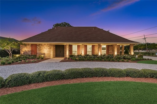 ranch-style home featuring a lawn