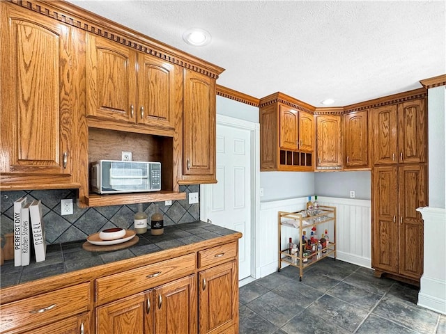 kitchen featuring decorative backsplash