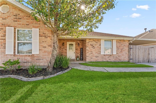 ranch-style home featuring a front yard