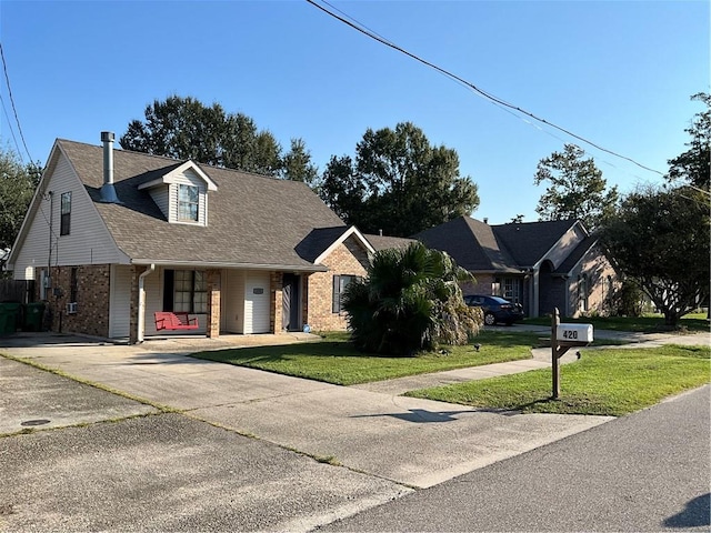 view of front of property featuring a front yard