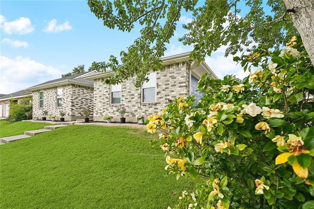 204 Chubasco Ln, Slidell, LA 70458 - view of front facade featuring a front lawn