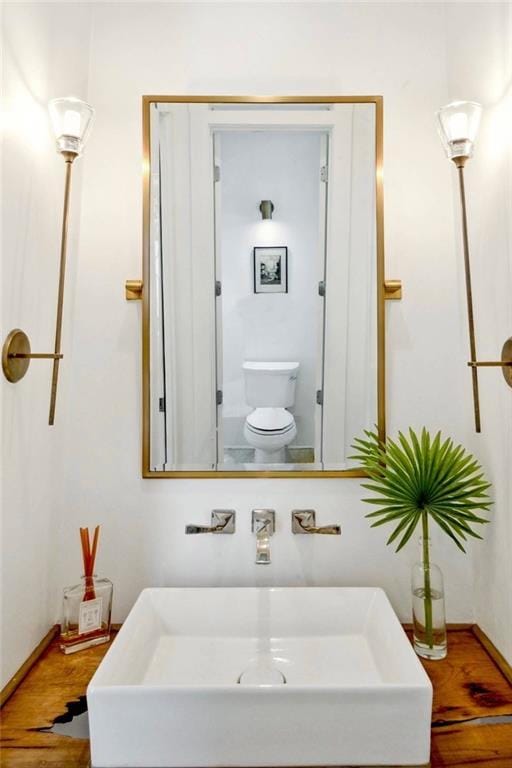 bathroom featuring a sink and toilet