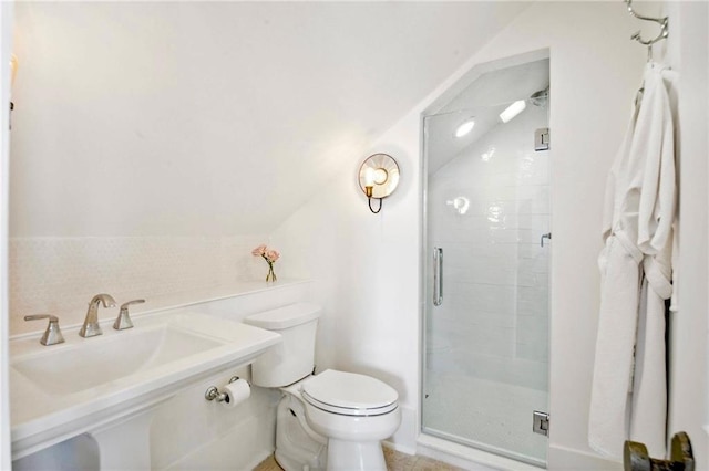 full bath featuring a shower stall, toilet, and a sink