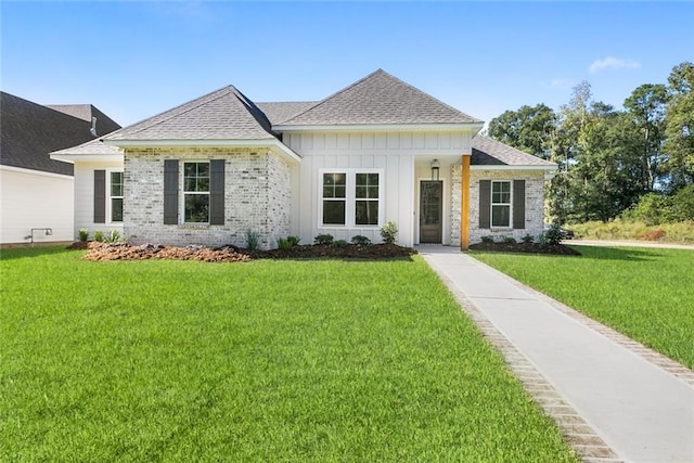 view of front of house with a front lawn