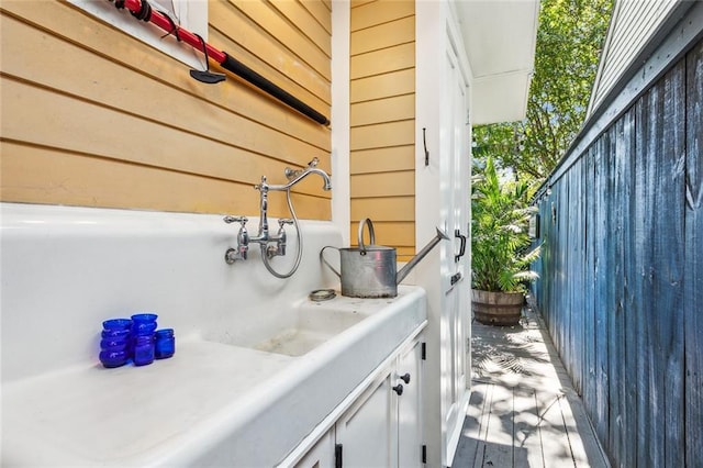 bathroom featuring a bathtub