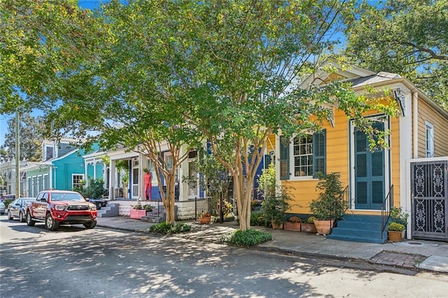 view of front of house featuring entry steps