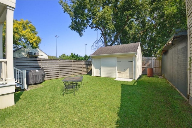 view of yard with a shed