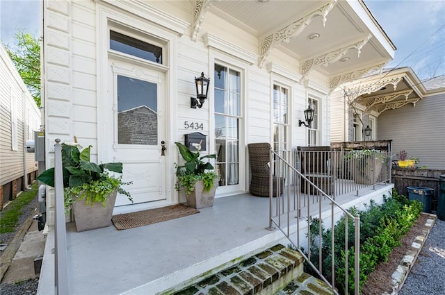 doorway to property with covered porch