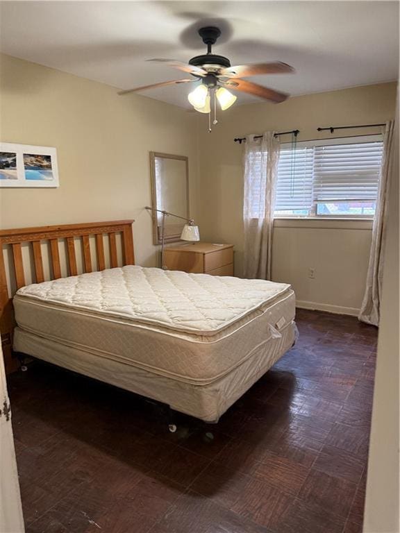 bedroom with ceiling fan