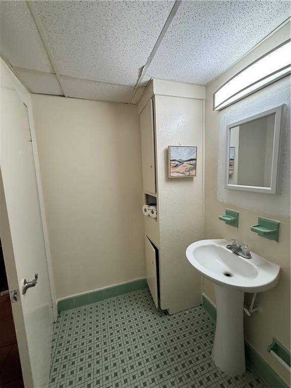 bathroom with a drop ceiling