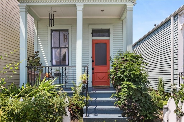 entrance to property featuring a porch