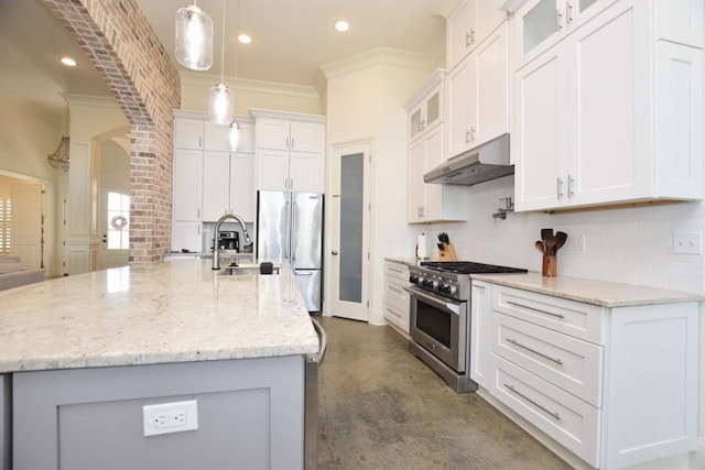 kitchen with appliances with stainless steel finishes, hanging light fixtures, a center island with sink, and white cabinets