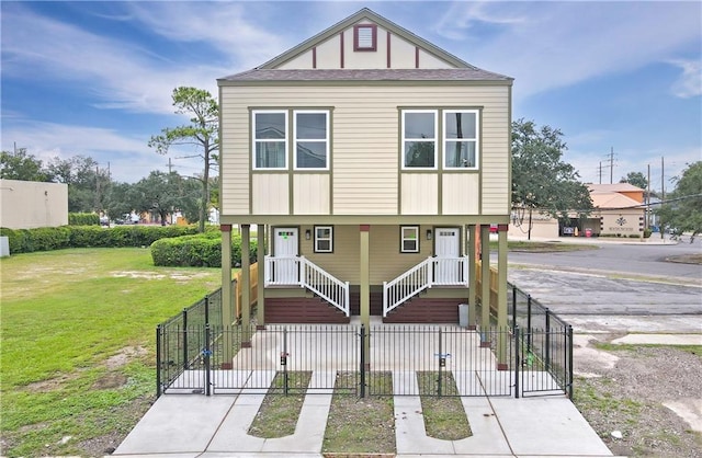 view of front facade with a front lawn