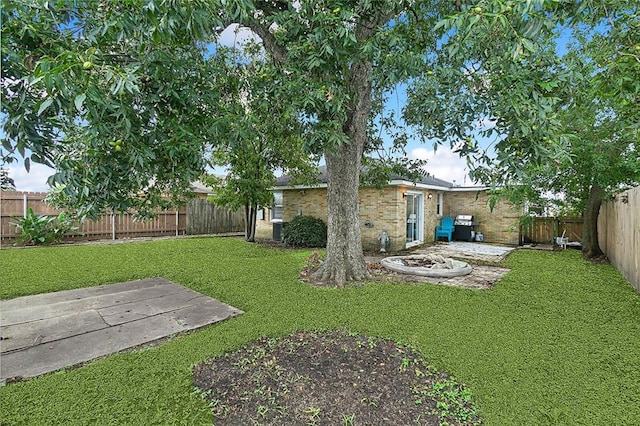 view of yard featuring a patio