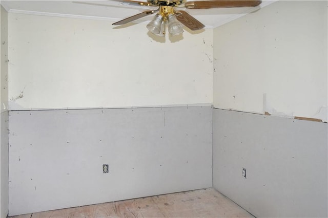 empty room with ceiling fan