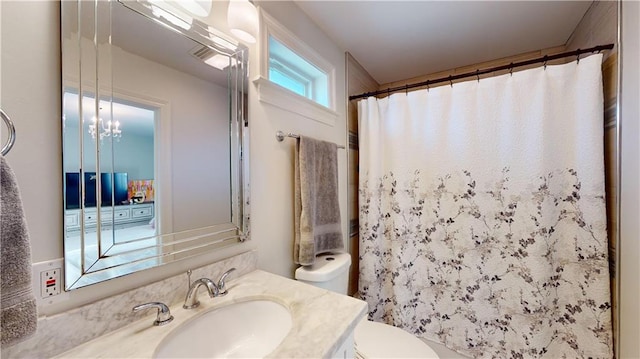 bathroom featuring vanity, a chandelier, toilet, and a shower with shower curtain