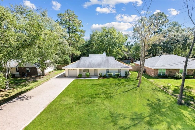 view of front of home featuring a front lawn and a garage