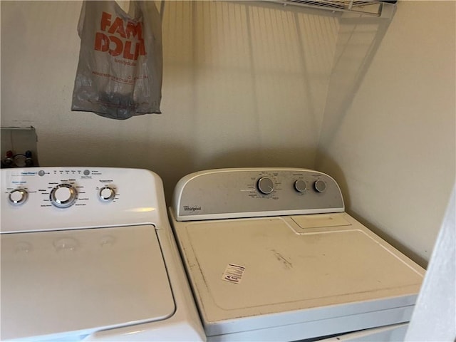 laundry room with washing machine and dryer