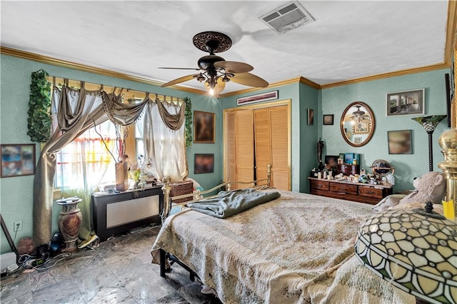 bedroom featuring crown molding, ceiling fan, and a closet