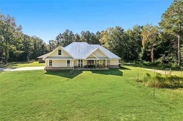 view of front facade with a front yard and a porch