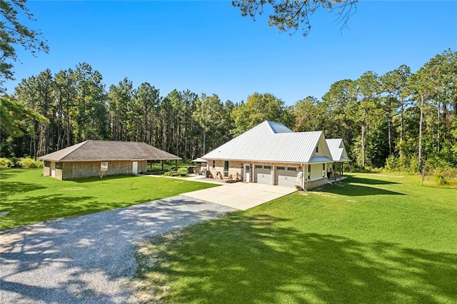 view of front facade featuring a garage and a front yard