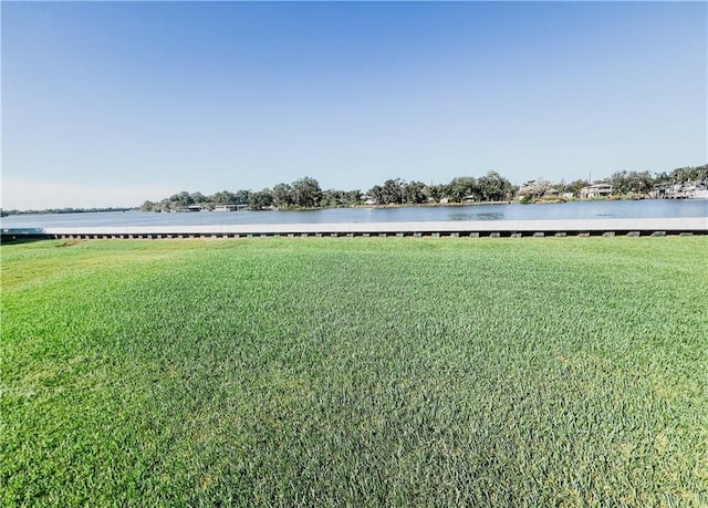 view of yard featuring a water view