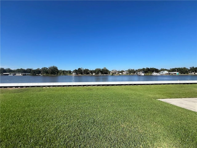 view of yard featuring a water view