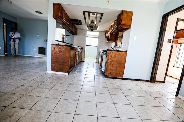 unfurnished bedroom with a closet and ceiling fan