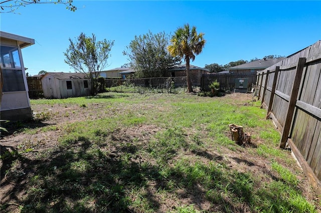 view of yard with a shed