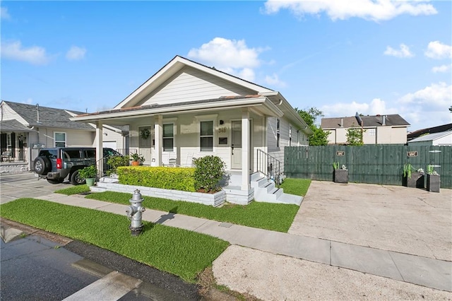 view of front of property featuring a porch