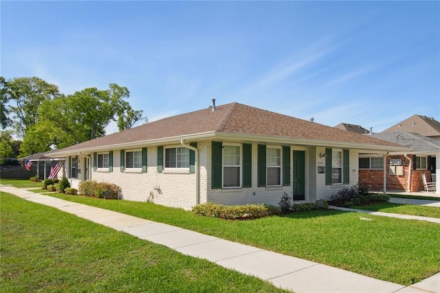 ranch-style house featuring a front yard