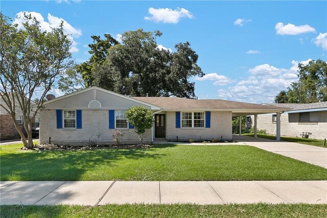 ranch-style house featuring a front lawn and a carport