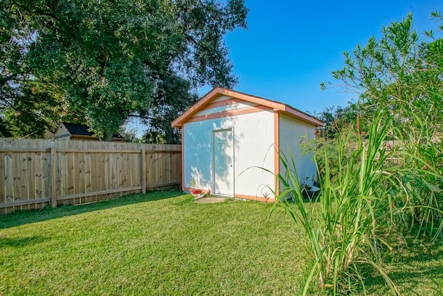 view of outdoor structure featuring a yard