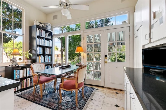 sunroom with ceiling fan