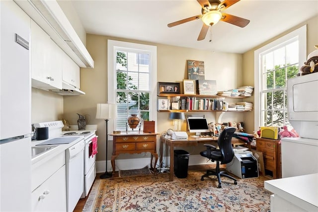 office featuring ceiling fan