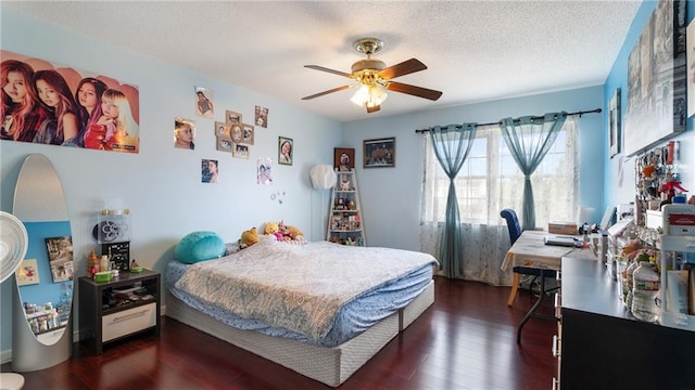 bedroom featuring ceiling fan, a textured ceiling, and dark hardwood / wood-style floors