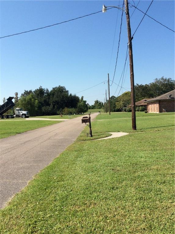 170 Becs Pl, Braithwaite, LA 70040 - view of road with street lights