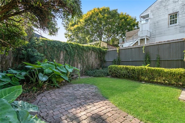 view of yard with a patio